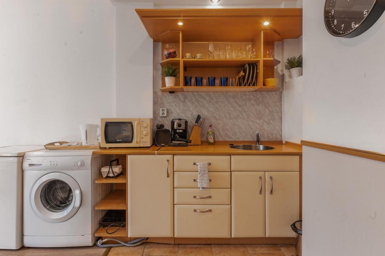 Charming Studio On Vitosha Street By Flat Mаnager Sofia Esterno foto