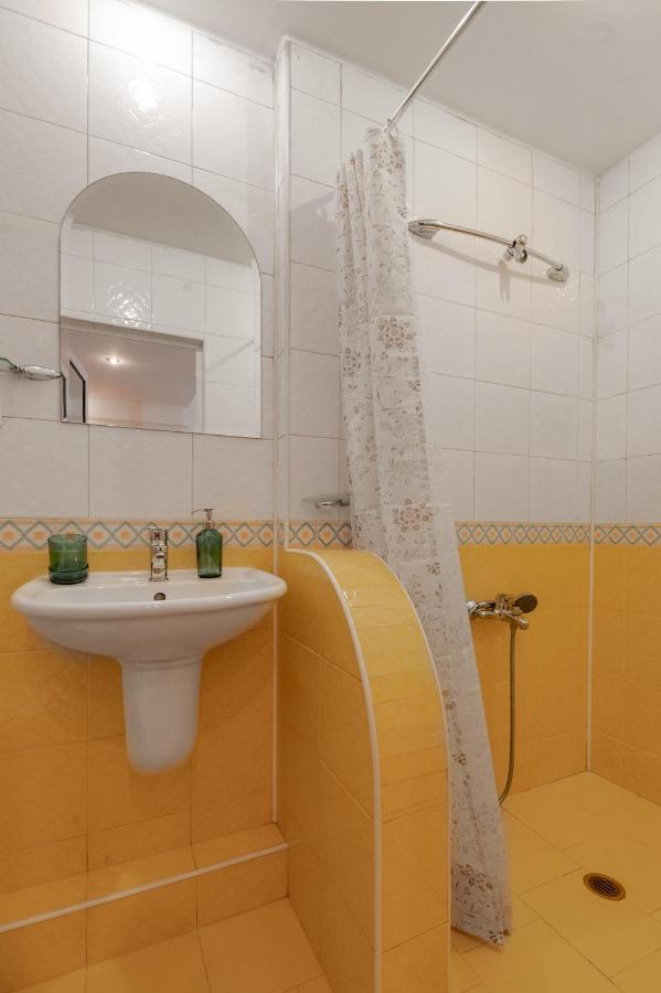 Charming Studio On Vitosha Street By Flat Mаnager Sofia Esterno foto